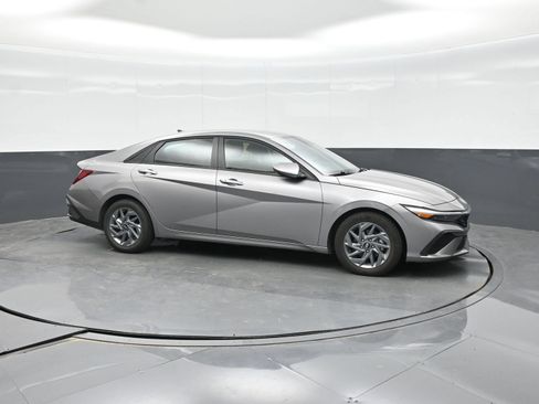 Used 2024 Hyundai Elantra SEL FWD image 16