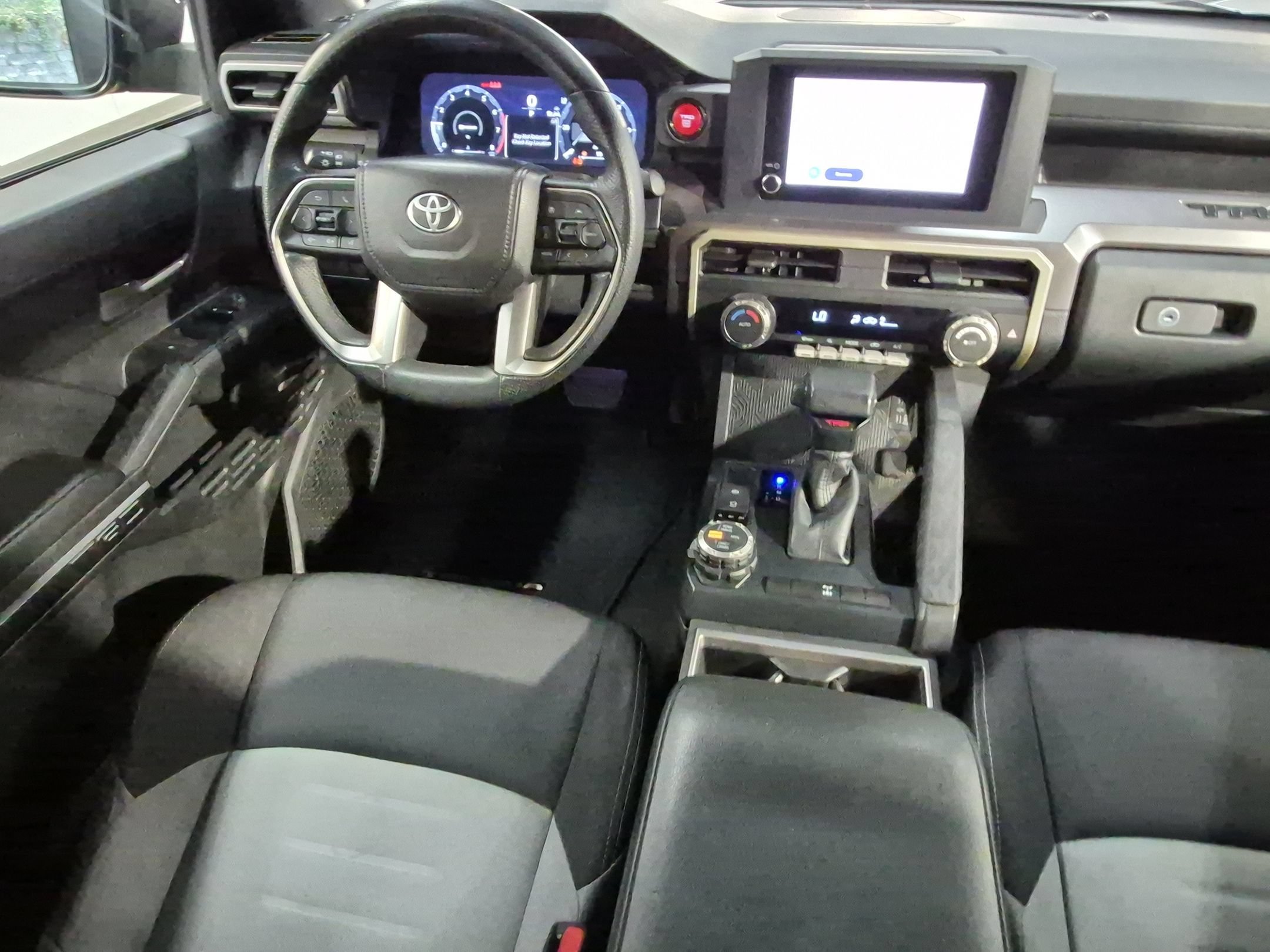 Used 2025 Toyota Tacoma TRD Off-Road AWD/4WD image 9