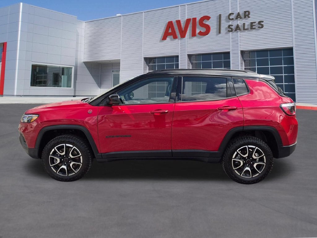 Used 2025 Jeep Compass Trailhawk AWD/4WD image 10