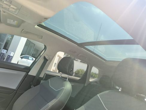 Used 2023 Volkswagen Taos SE w/ Panoramic Sunroof Package FWD image 27