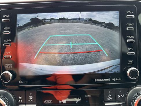 Certified 2021 Toyota Highlander XLE FWD image 24