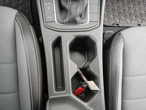 New 2026 Volkswagen Jetta SE FWD image 16