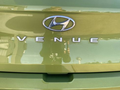 Used 2023 Hyundai Venue SEL image 6