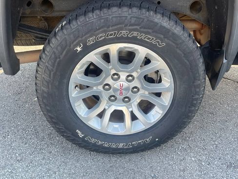 Used 2018 GMC Sierra 1500 SLE w/ SLE Value Package AWD/4WD image 8