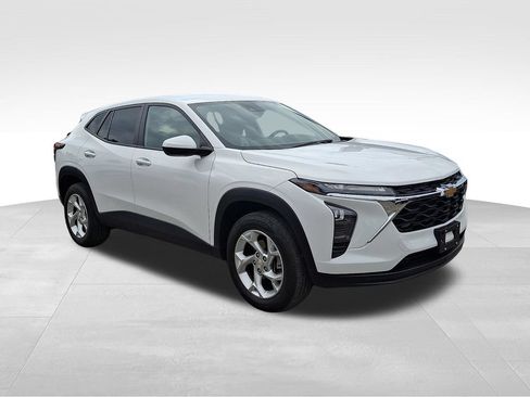 Used 2024 Chevrolet Trax LS w/ LS Convenience Package FWD image 1