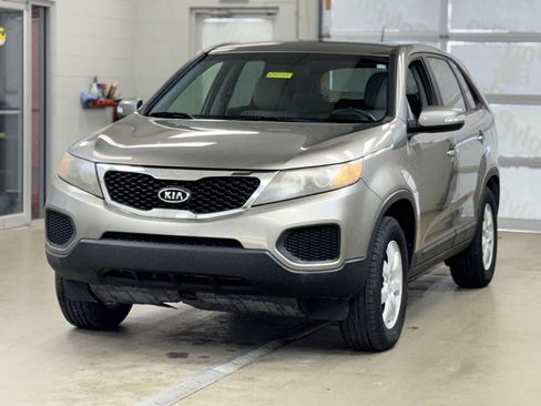 Used 2011 Kia Sorento LX image 3
