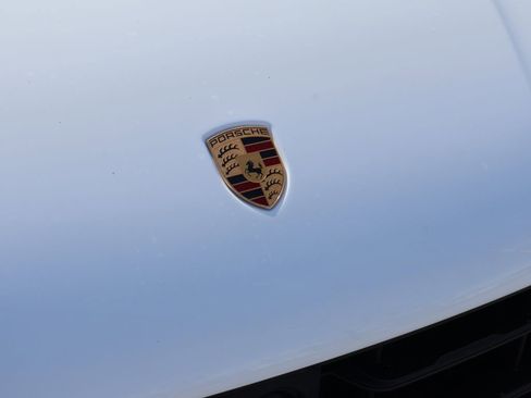 Certified 2025 Porsche Macan image 13