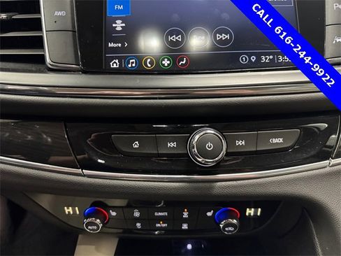 Used 2022 Buick Enclave Essence image 8