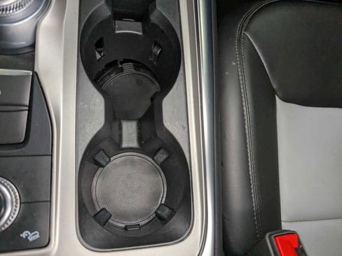 Used 2022 Ford Explorer XLT w/ Equipment Group 202A image 30