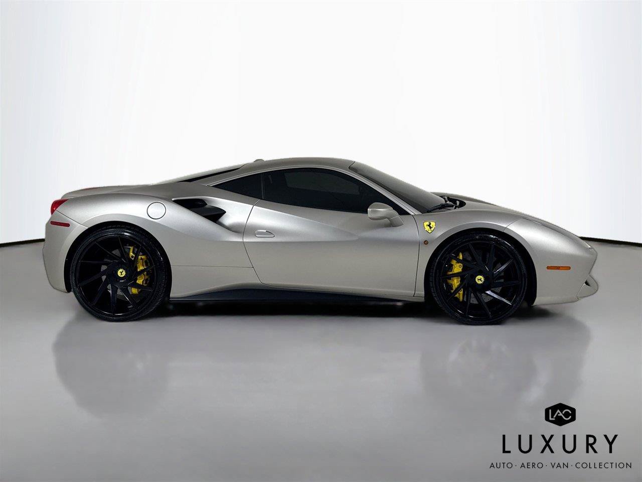 Used 2016 Ferrari 488 GTB RWD image 5