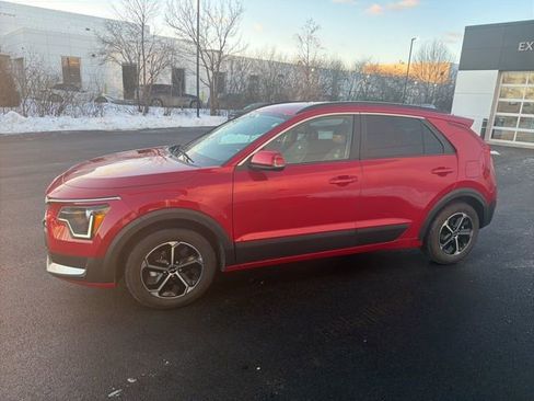 Certified 2023 Kia Niro EX image 2