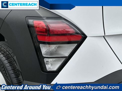 Used 2024 Hyundai Kona SEL AWD/4WD image 8