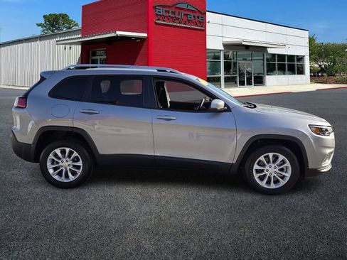 Used 2021 Jeep Cherokee Latitude w/ Mopar Interior Package image 6