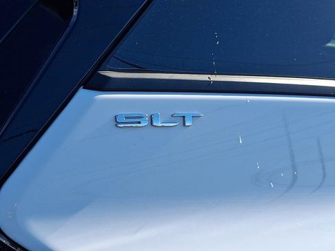 Used 2024 GMC Terrain SLT AWD/4WD image 30