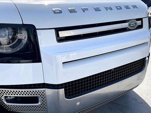 Certified 2023 Land Rover Defender 110 SE image 31