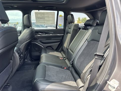 New 2025 Jeep Grand Cherokee Trailhawk w/ Luxury Tech Group III image 31