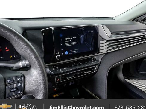 Used 2025 Toyota Camry LE image 12