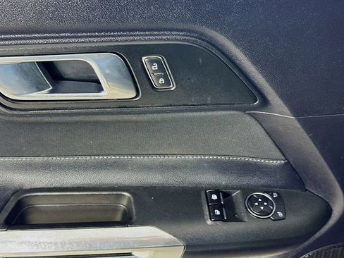 Used 2018 Ford Mustang Coupe RWD image 21