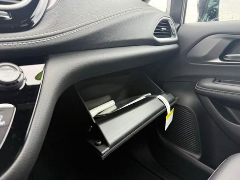 New 2026 Chrysler Pacifica Select image 38