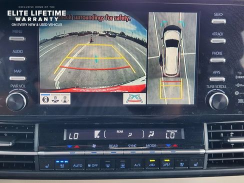 Used 2024 Toyota Sienna Platinum FWD image 16