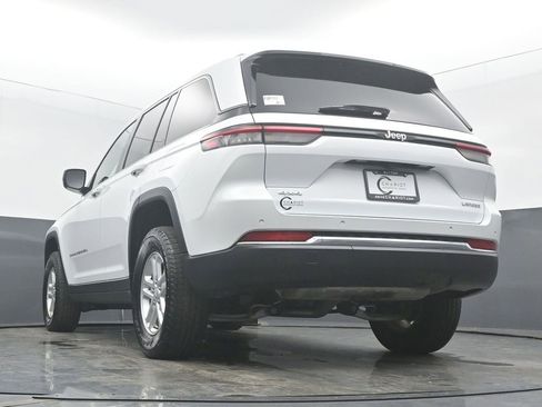 Used 2024 Jeep Grand Cherokee Laredo w/ Luxury Tech Group I AWD/4WD image 47