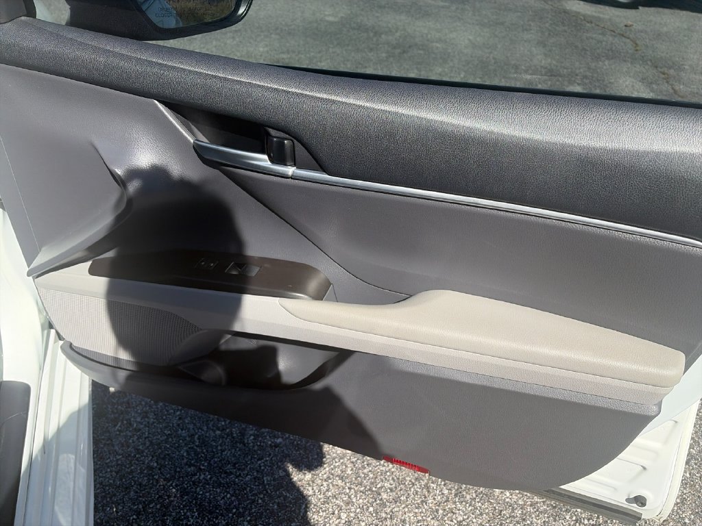 Used 2024 Toyota Camry SE FWD image 19