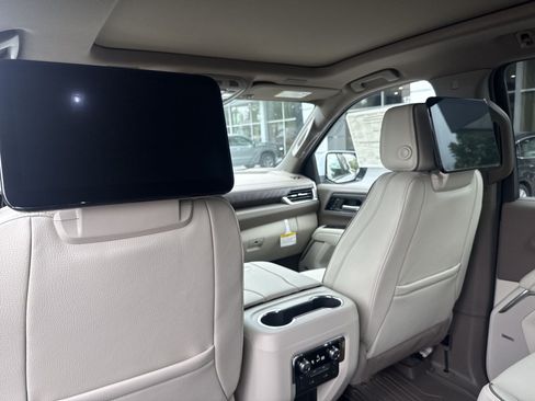 New 2026 GMC Yukon XL Denali w/ Denali Reserve Package AWD/4WD image 17