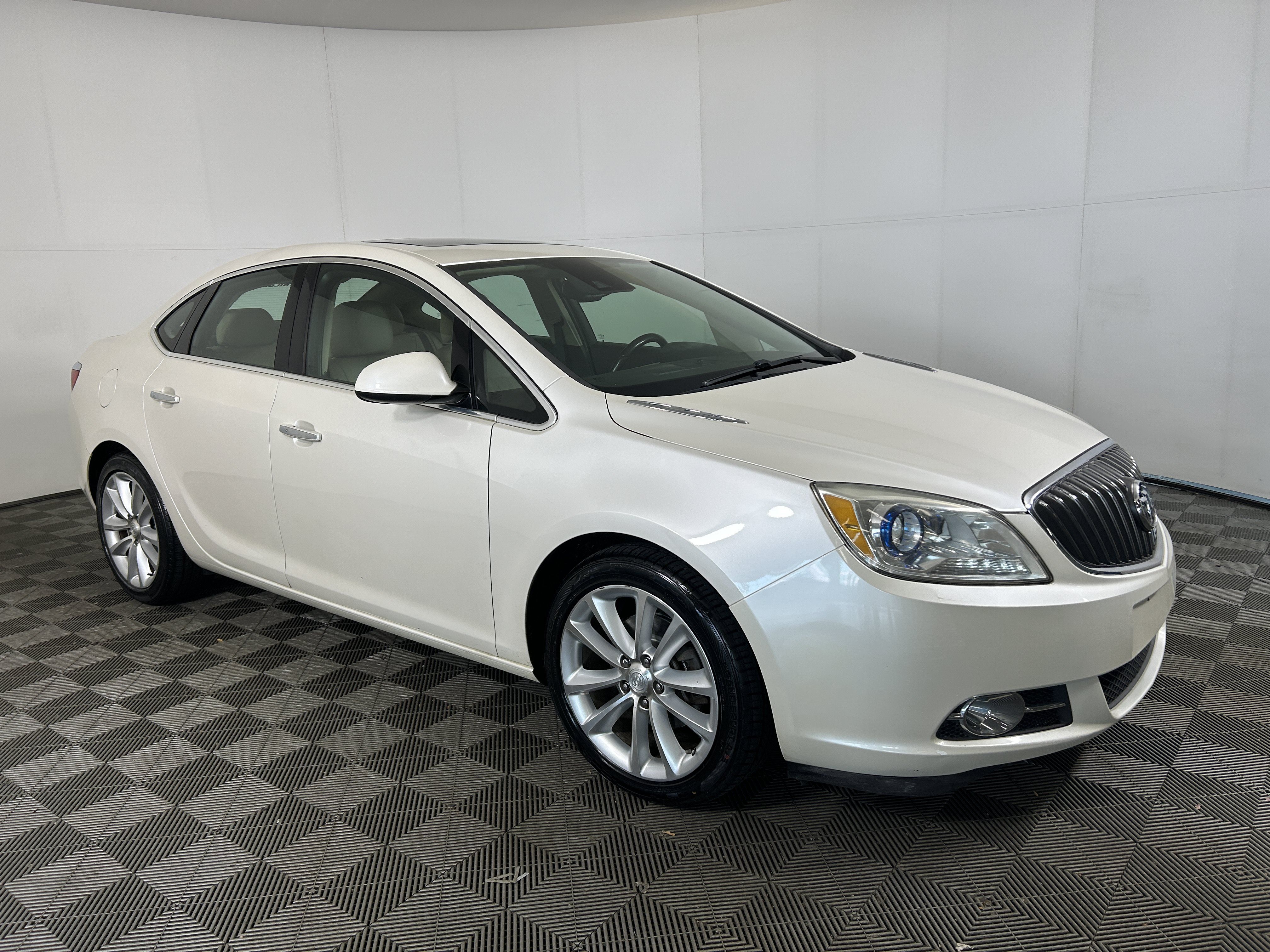 Used 2014 Buick Verano Leather FWD image 3