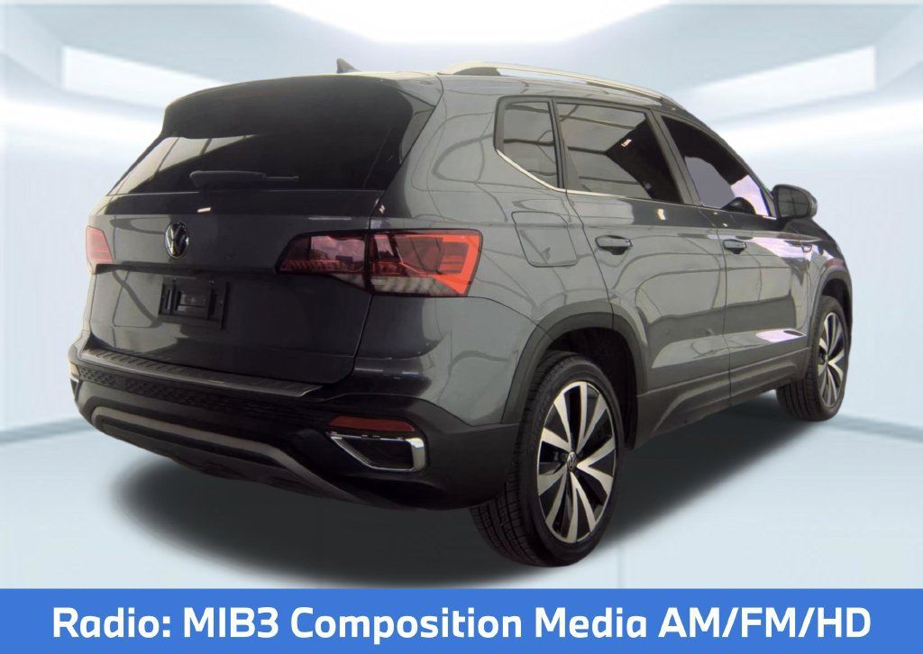 Used 2022 Volkswagen Taos SE FWD image 2