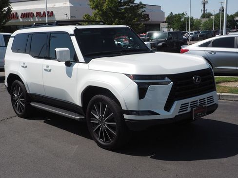 Used 2024 Lexus GX 550 w/ Cold Area Package AWD/4WD image 9