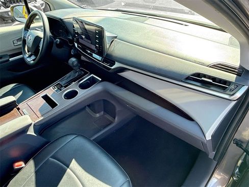 Used 2022 Toyota Sienna LE image 34