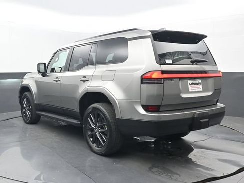 Used 2024 Lexus GX 550 w/ Cold Area Package AWD/4WD image 3