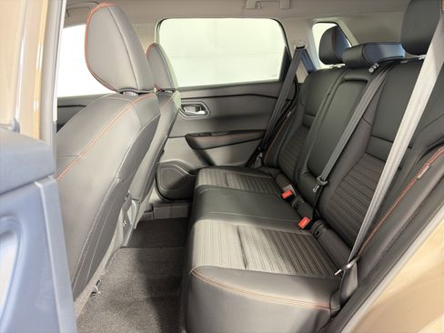 Used 2025 Nissan Rogue SV w/ Rock Creek Premium Package image 7