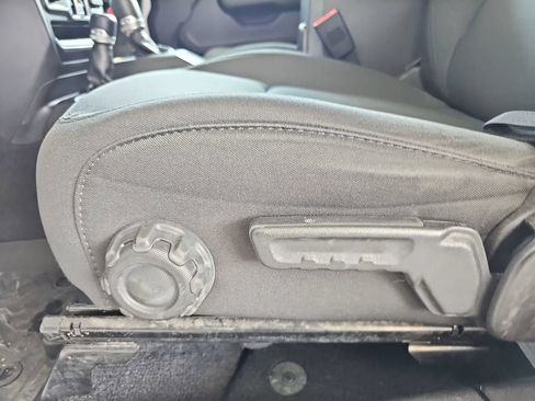 Used 2019 Jeep Wrangler Unlimited Sport S AWD/4WD image 32