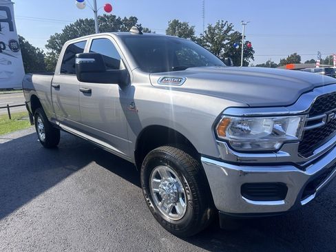 Used 2024 RAM 3500 Tradesman w/ Chrome Appearance Group image 28