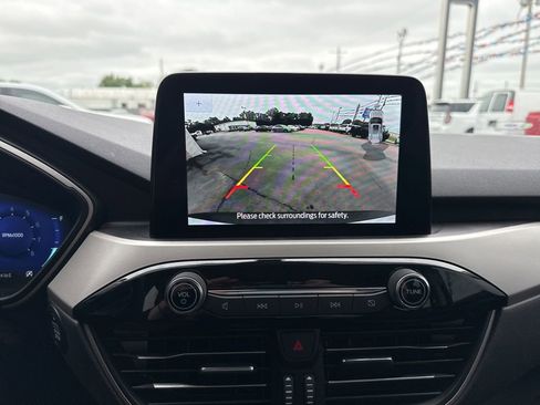 Used 2022 Ford Escape SEL w/ Technology Package FWD image 17