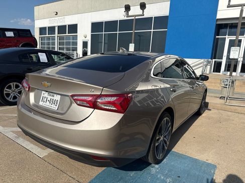Used 2022 Chevrolet Malibu LT FWD image 5