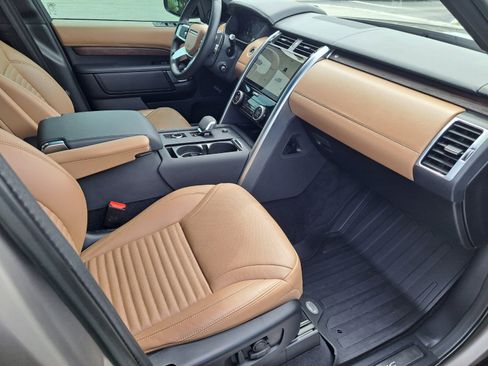 Used 2023 Land Rover Discovery HSE R-Dynamic image 3