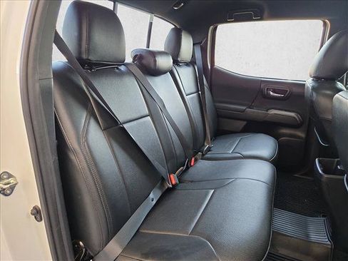 Used 2018 Toyota Tacoma TRD Sport w/ Technology Package AWD/4WD image 17