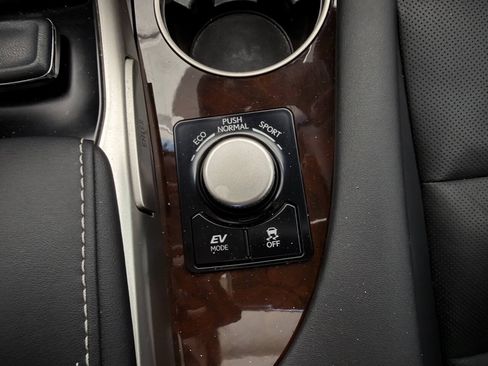 Used 2018 Lexus RX 450h AWD w/ Premium Package image 34