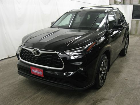 Certified 2023 Toyota Highlander XLE image 25