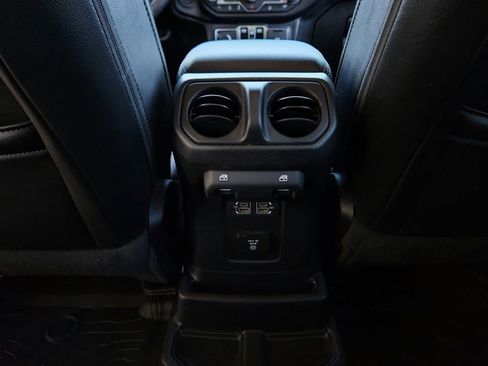 Used 2019 Jeep Wrangler Unlimited Sahara w/ Uconnect 4C Nav & Sound Group AWD/4WD image 20