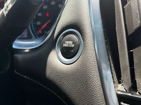 Used 2022 Chevrolet Traverse LT FWD image 25