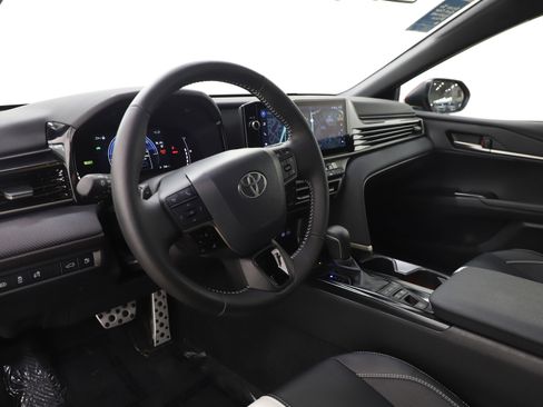 Used 2025 Toyota Camry SE w/ Multimedia Upgrade Package image 24