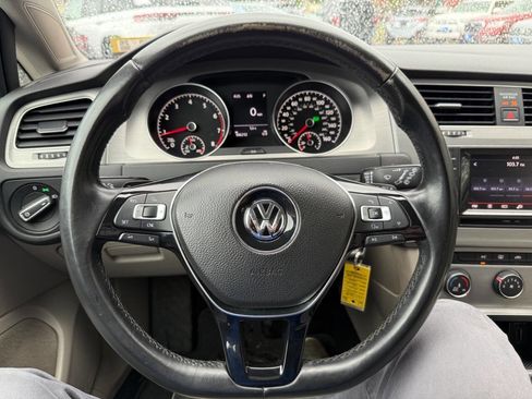 Used 2015 Volkswagen Golf S image 17