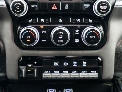 Used 2022 RAM 3500 Laramie AWD/4WD image 12