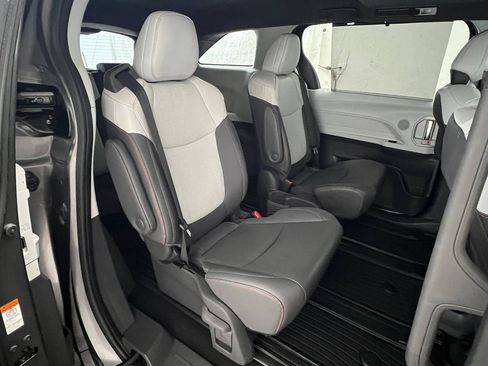 Used 2021 Toyota Sienna XSE AWD/4WD image 13