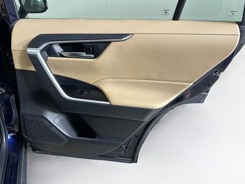 Used 2021 Toyota RAV4 XLE w/ Convenience Package image 30