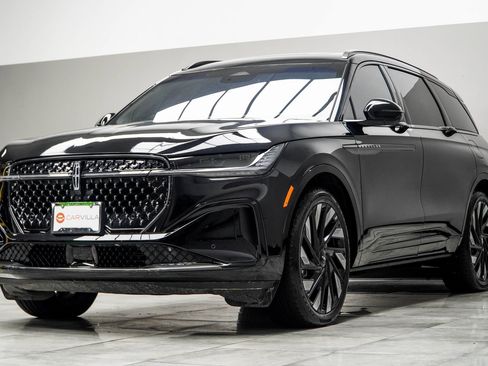 Used 2024 Lincoln Nautilus Reserve w/ Equipment Group 202A image 9