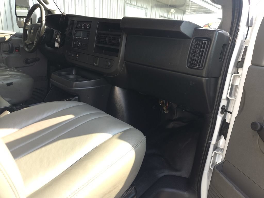 Used 2017 Chevrolet Express 3500 RWD image 17